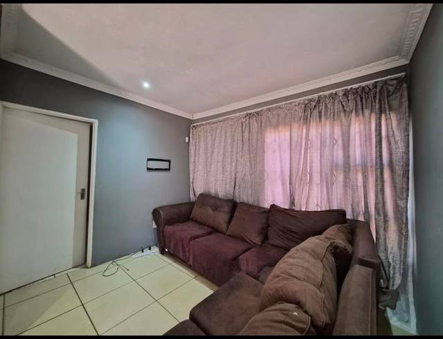 3 BEDROOM HOUSE FOR SALE IN PROTEA GLEN